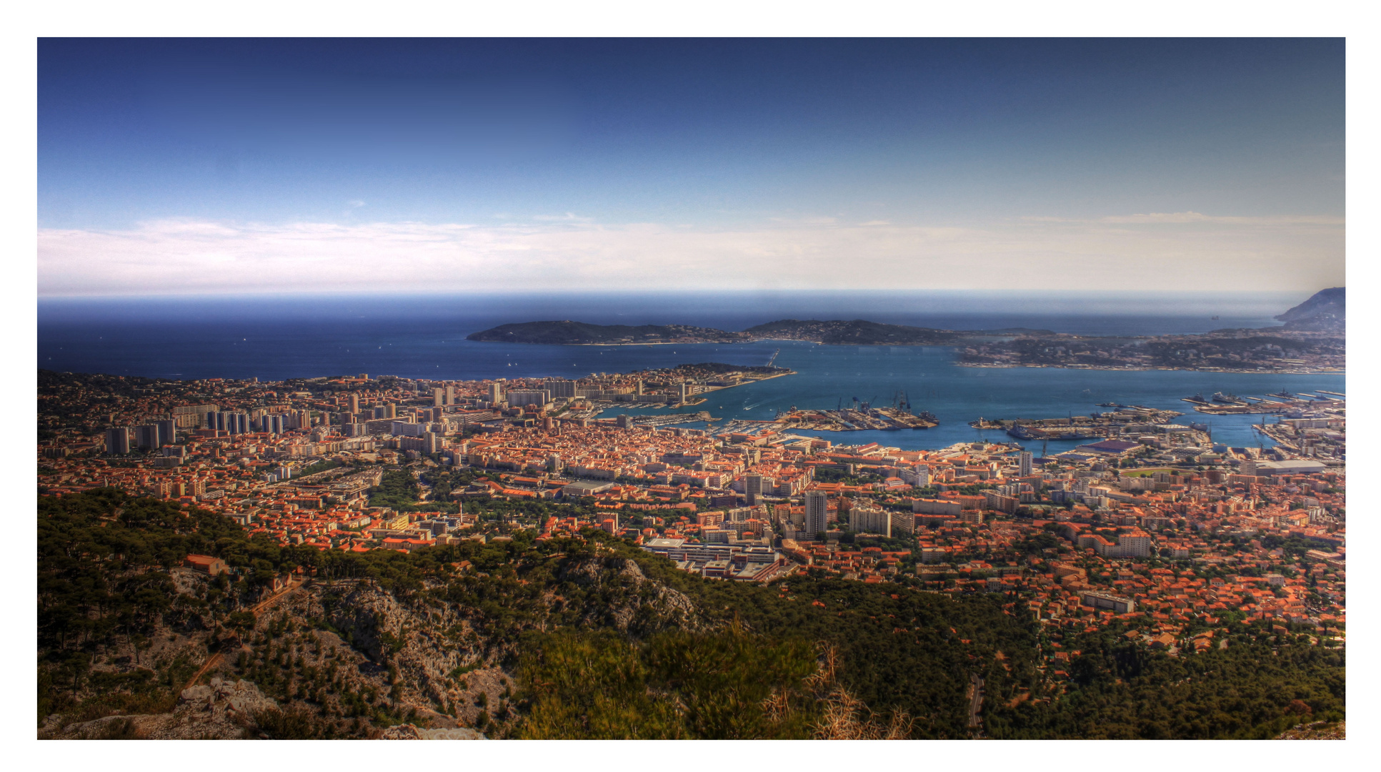 Bienvenue à Toulon, entre Mer et montagne