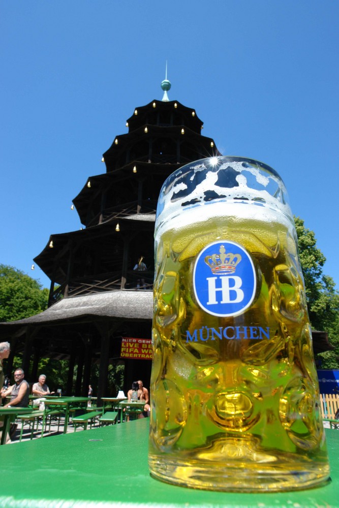 Bier am chinesischen Turm im englischen Garten