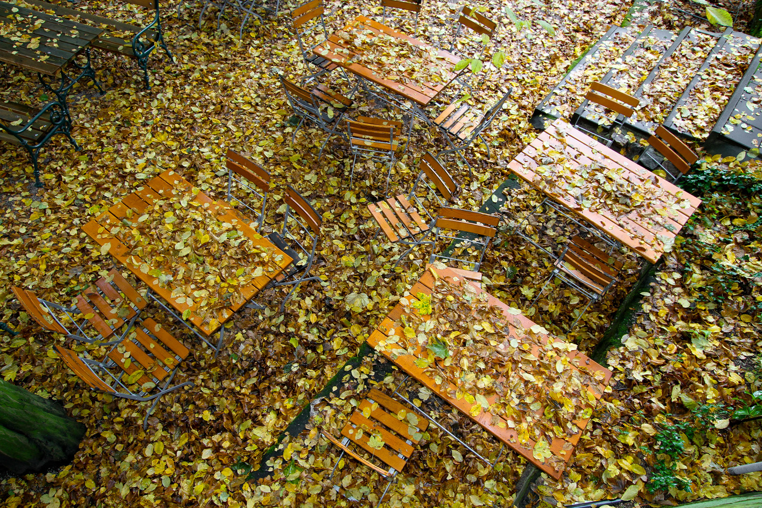 Biergarten im Herbst