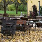 Biergarten im Herbst