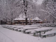 Biergarten im Schnee