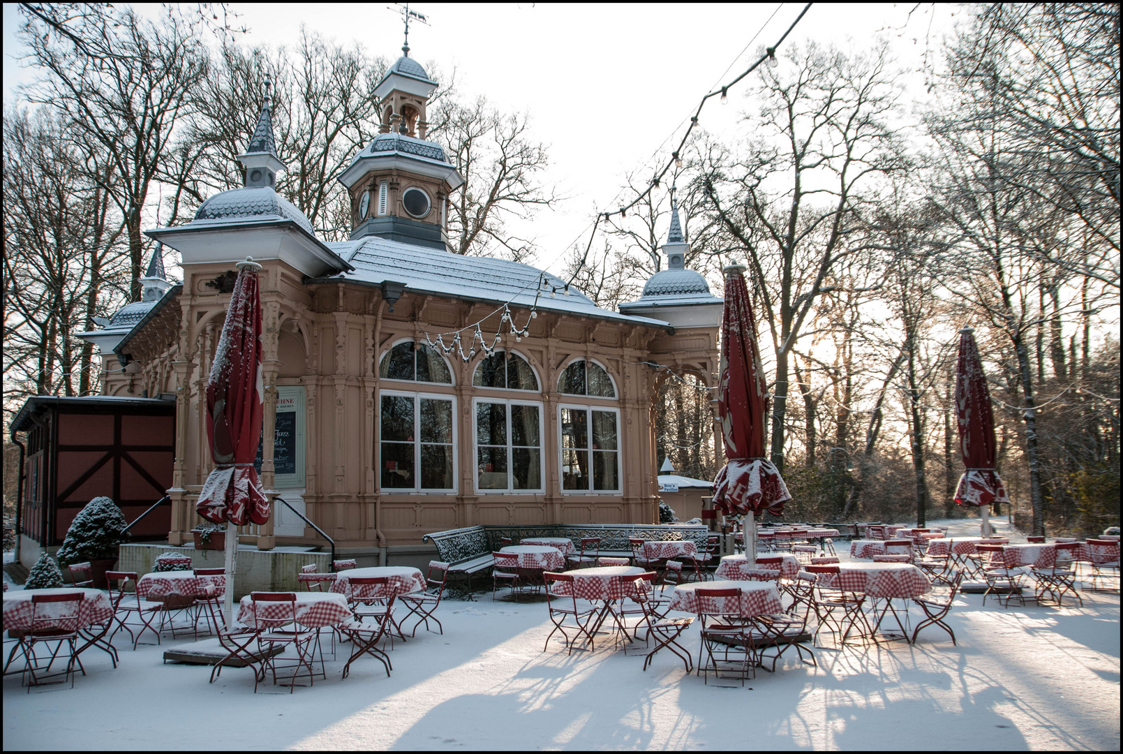 Biergarten im Schnee