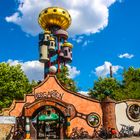 Biergarten mit Hunderwasserturm