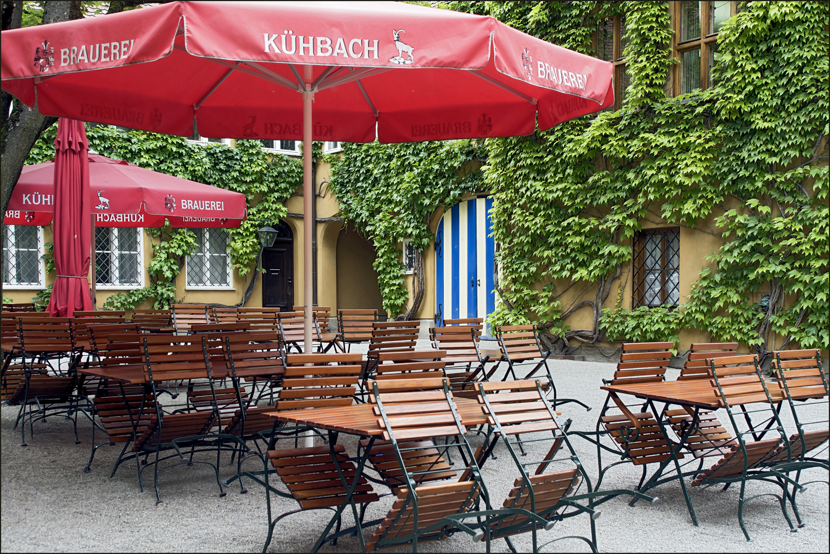 Biergarten mitten in der Fuggerei