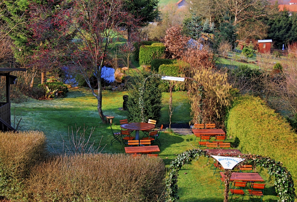 Biergarten vor Saisonbeginn