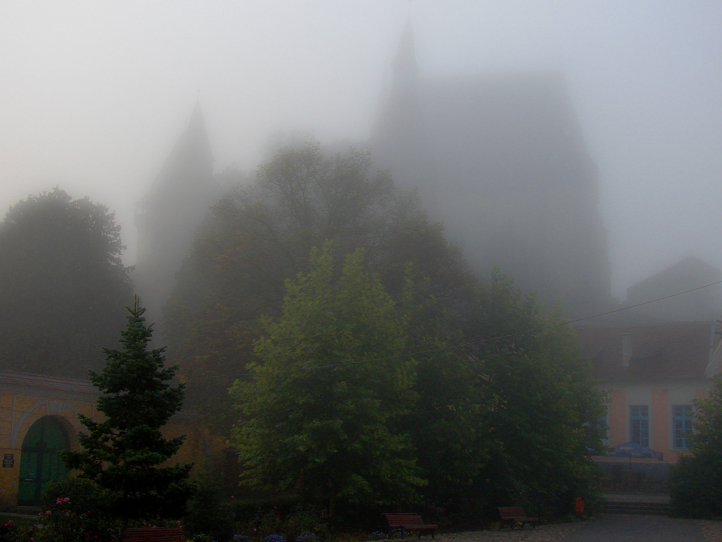 Biertan - Kirchenburg im Nebel