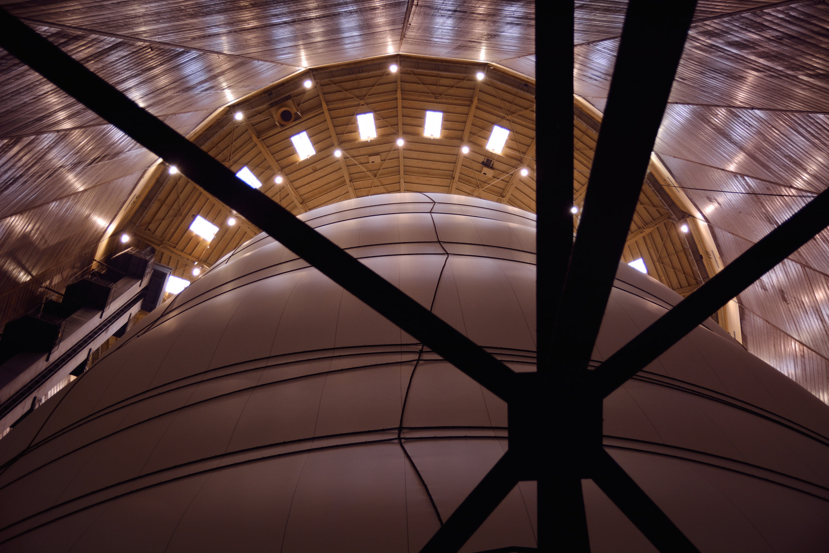 Big Air Package von Christo im Gasometer Oberhausen