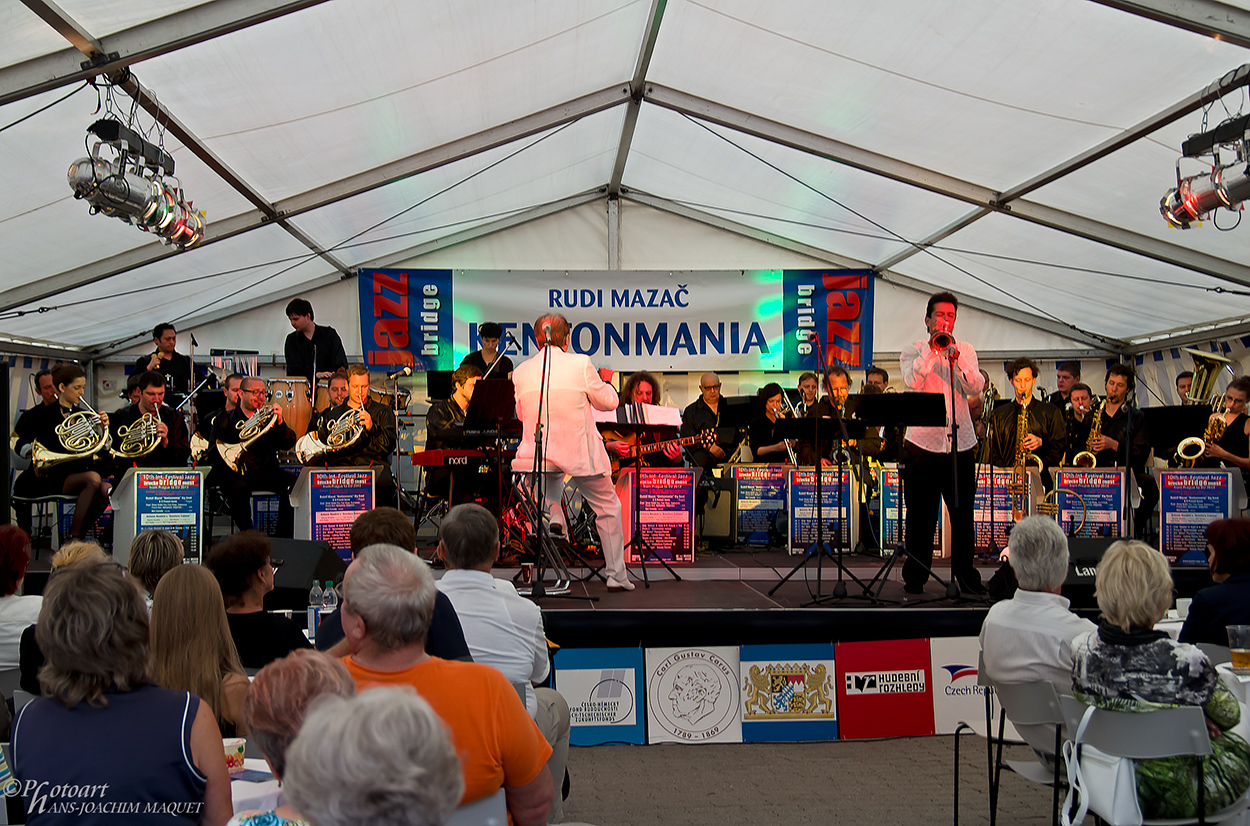 Big Band KENTONMANIA & 8 French Horns feat. Omar Kabir