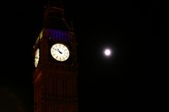 Big Ben bei Vollmond