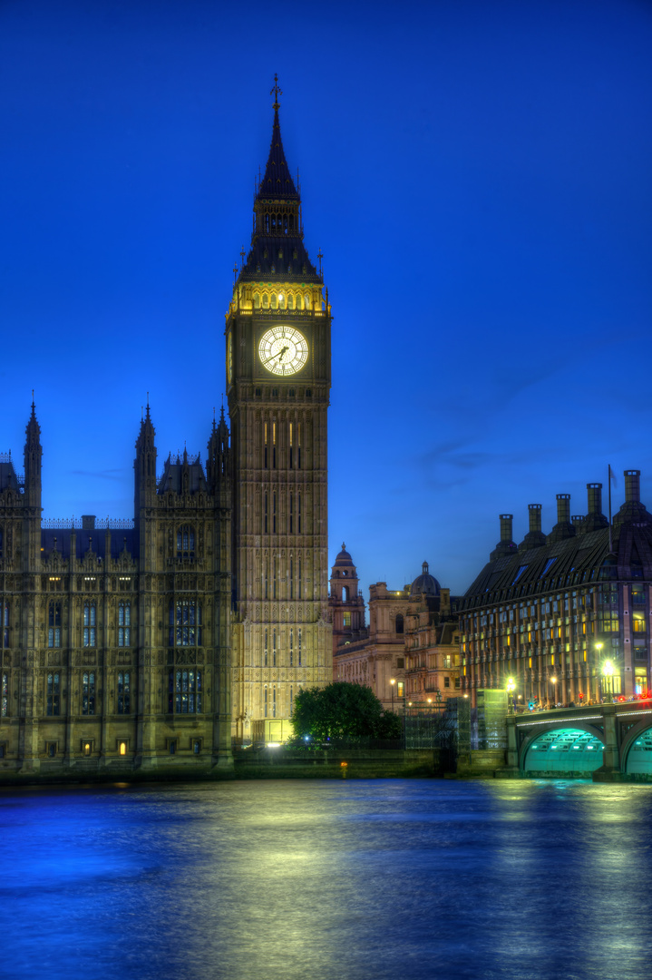 Big Ben in der blauen Stunde (HDR)