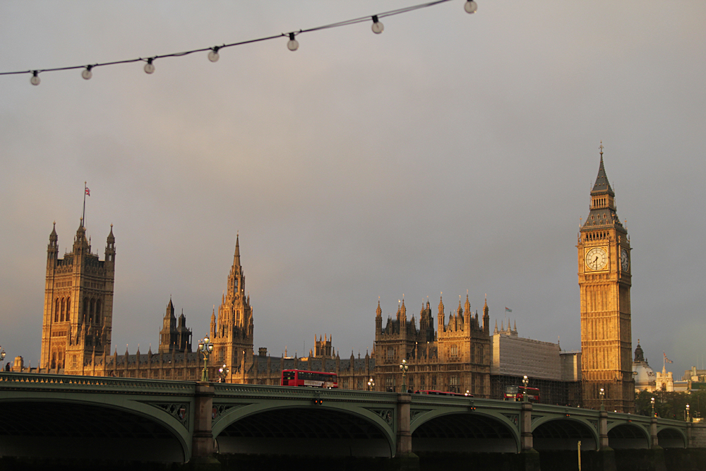 Big Ben und die Houses of Parlament am frühen Morgen