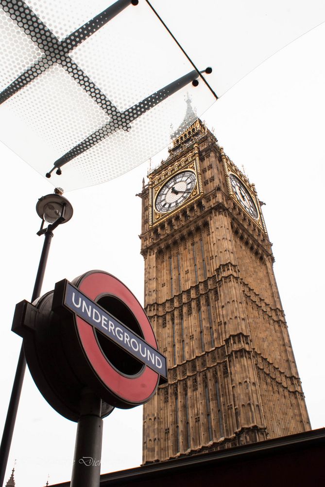 Big Ben und U-Bahn Schild