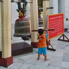 Big Gong. Shwedagon Pagoda