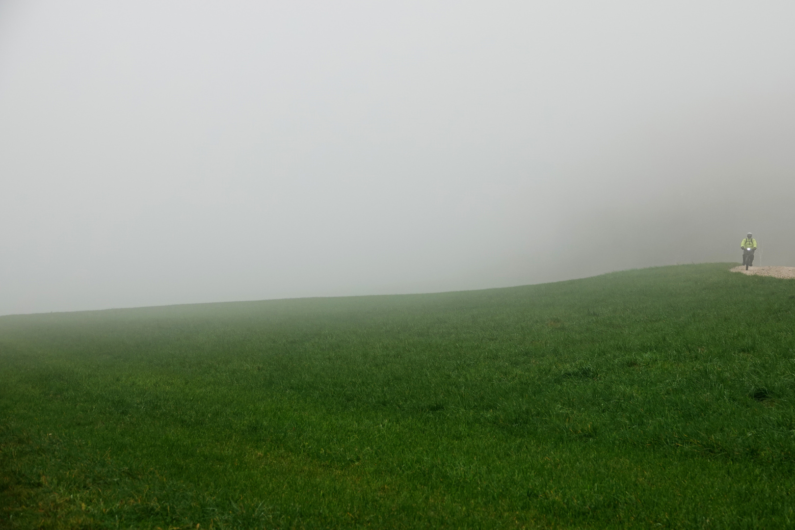 Biker im Nebel