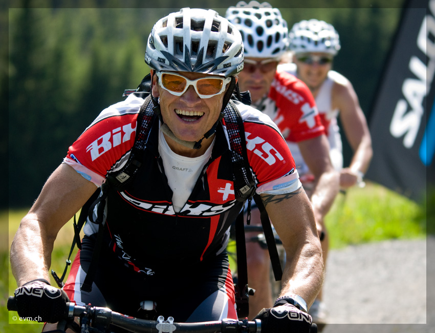 Biker in den Schweizer Alpen