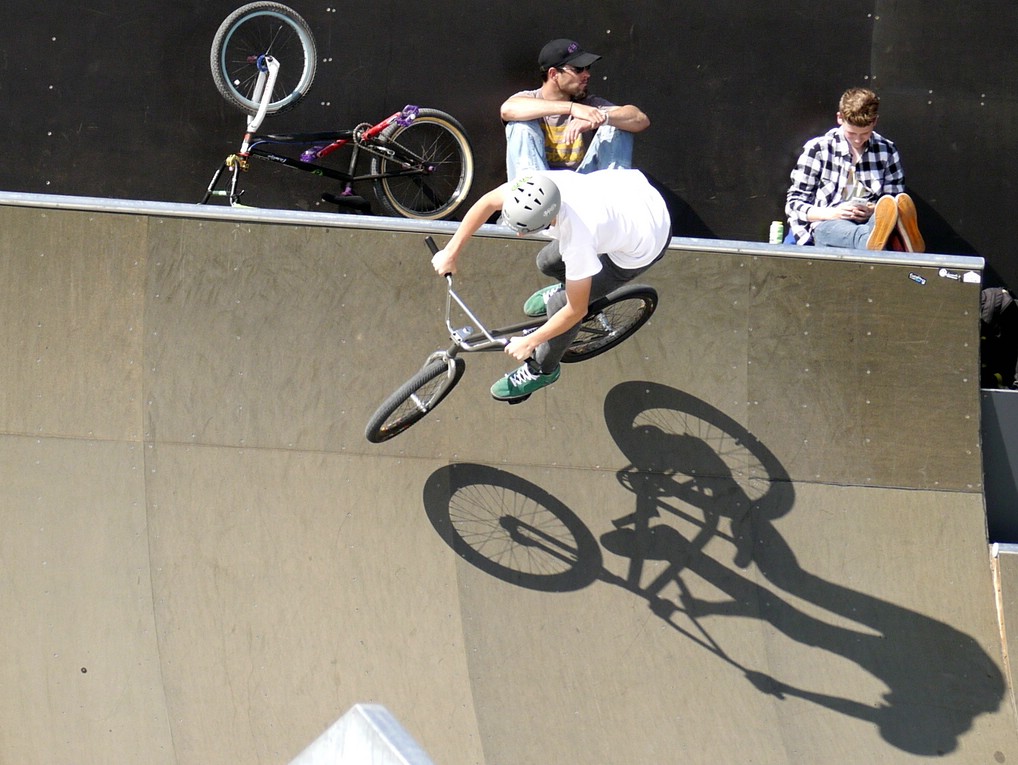 Biker in der Halfpipe