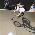 Biker in der Halfpipe