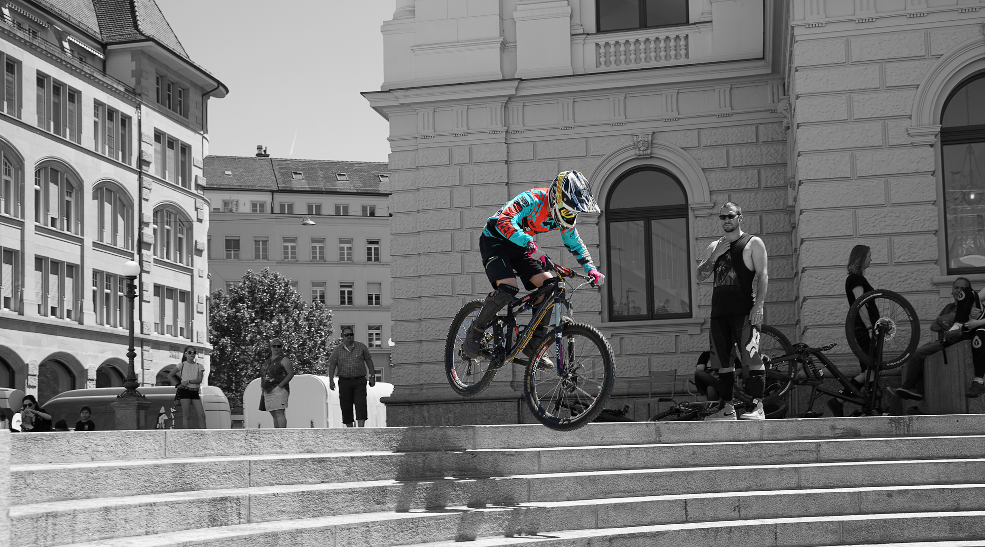 Biker jump down stairs at Zürich  Theater (2)