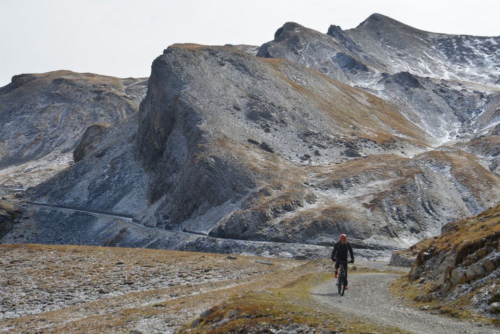 Bikerfreuden (oder Alpträume) auf der Maira-Stura Kamm Strasse 