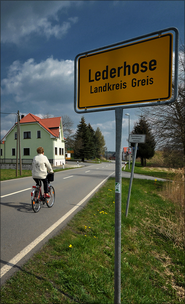 Bikerlady mit Lederfetisch