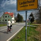 Bikerlady mit Lederfetisch