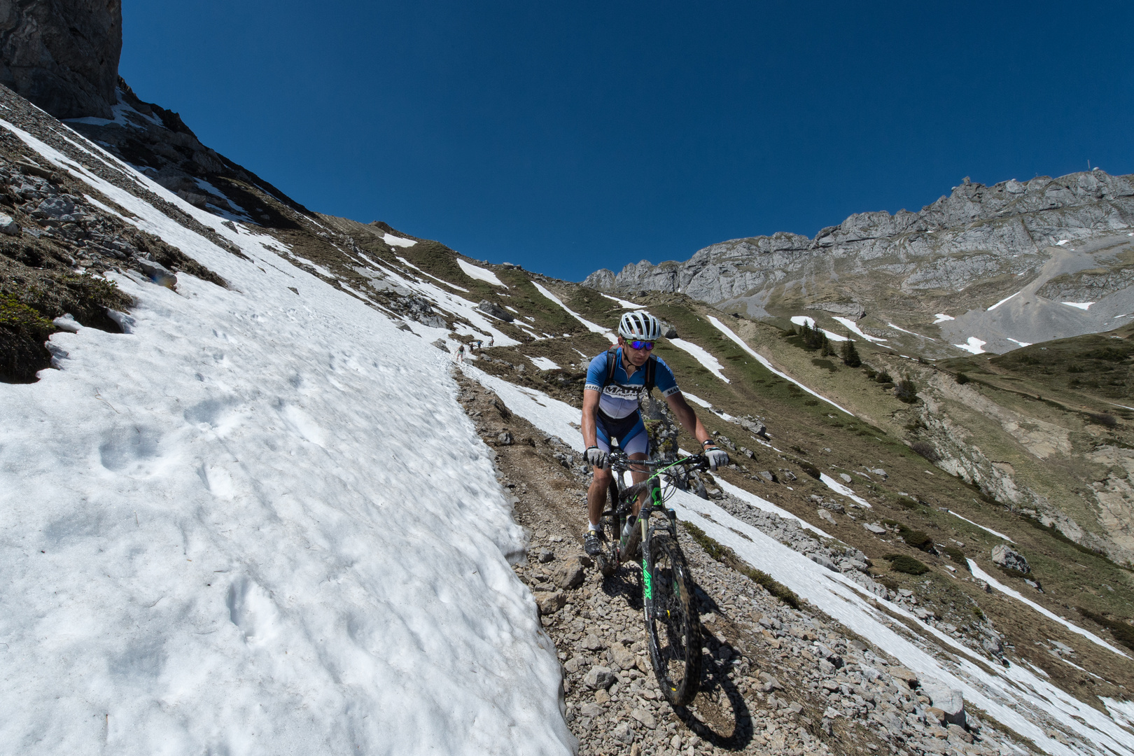  Bikern auf Wanderwege