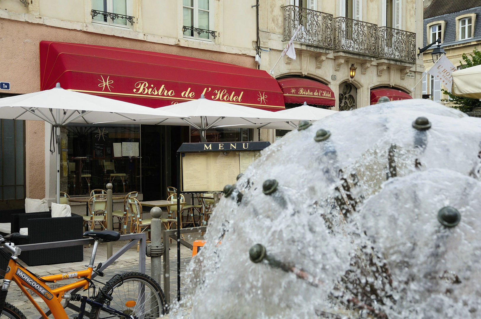 Bikerpause in Beaune am "Petite Place Carnot"  