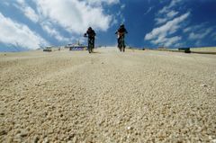 BikesOnSand_In die Zange genommen