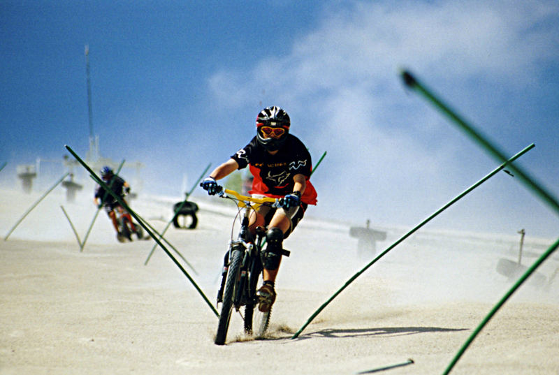 BikesOnSand_Slalom2