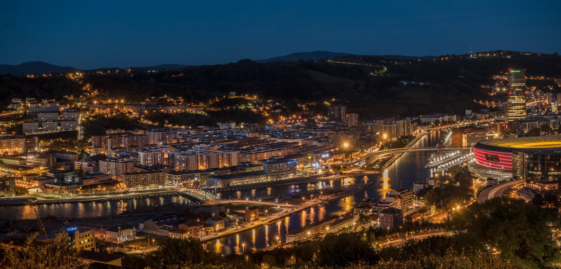 Bilbao in der Nacht