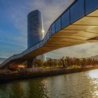 Bilbao: Pasarela Pedro Arrupe & Torre Iberdrola.