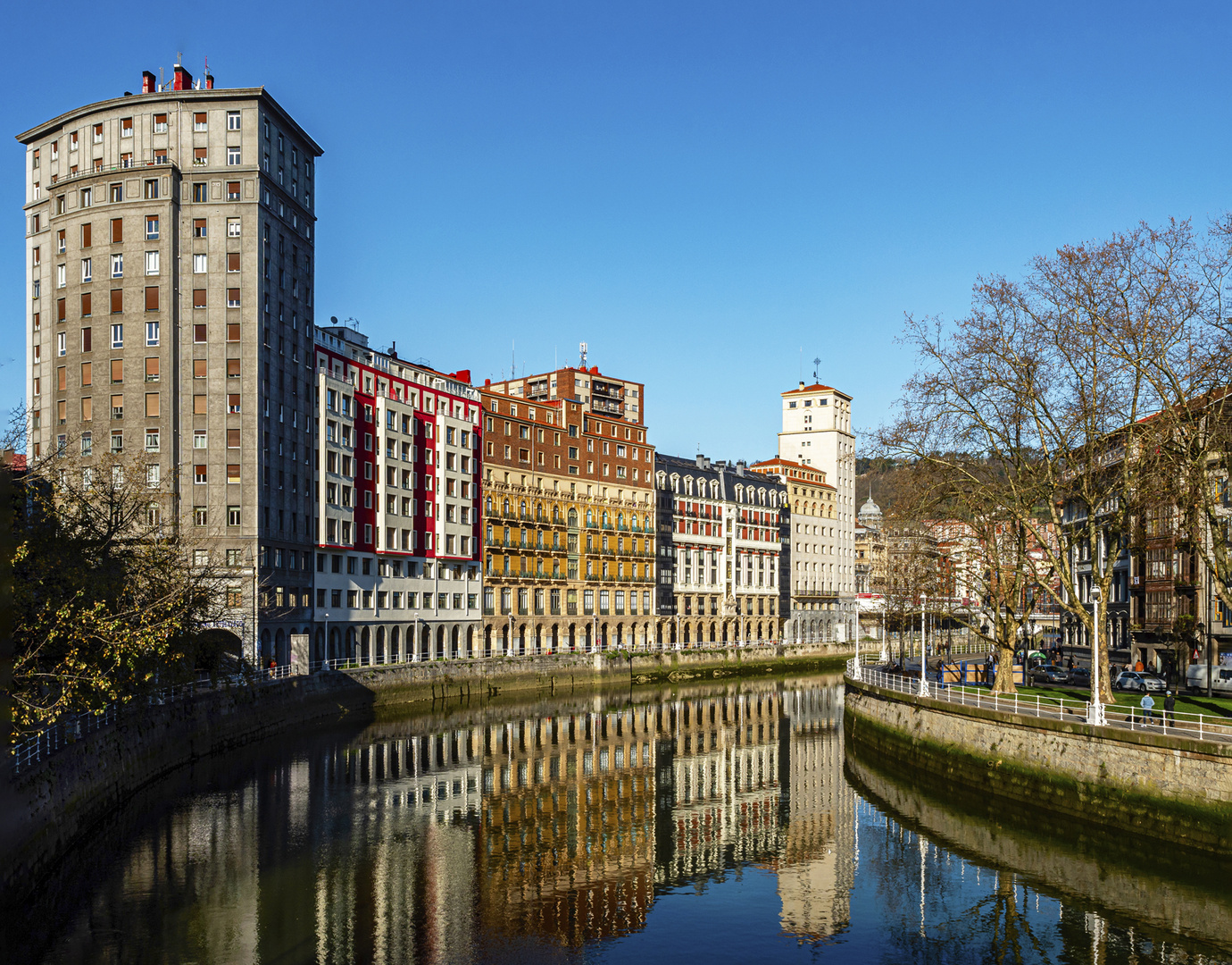 Bilbao. Quai La Naja.