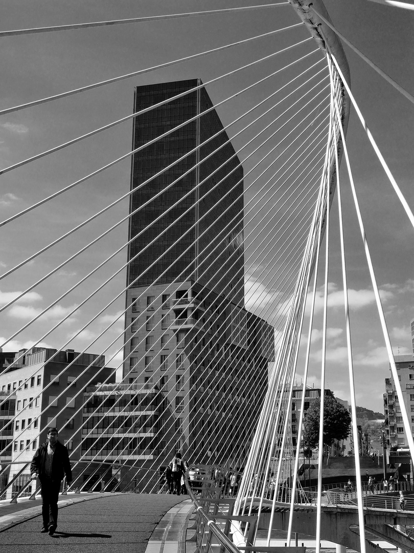 Bilbao_Fussgängerbrücke über den Nervion