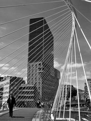 Bilbao_Fussgängerbrücke über den Nervion