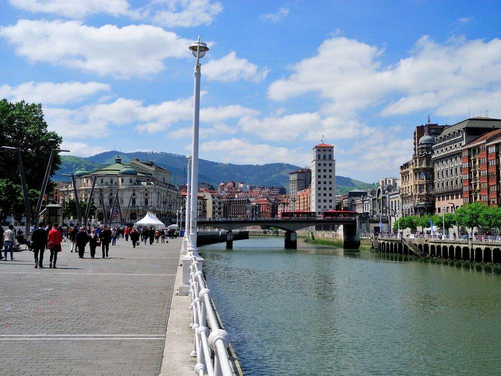 Bilbao_Promenade am Nervion