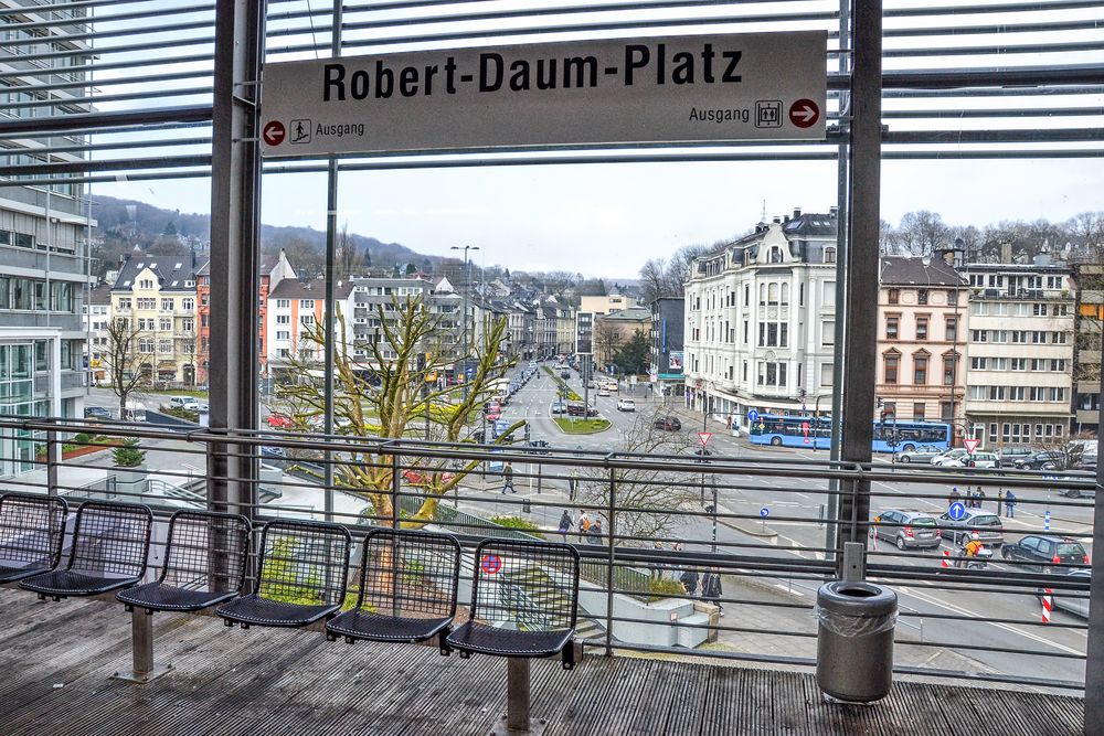 Bilck auf den Robert Daum Platz Foto & Bild wuppertal, verkehr, station Bilder auf