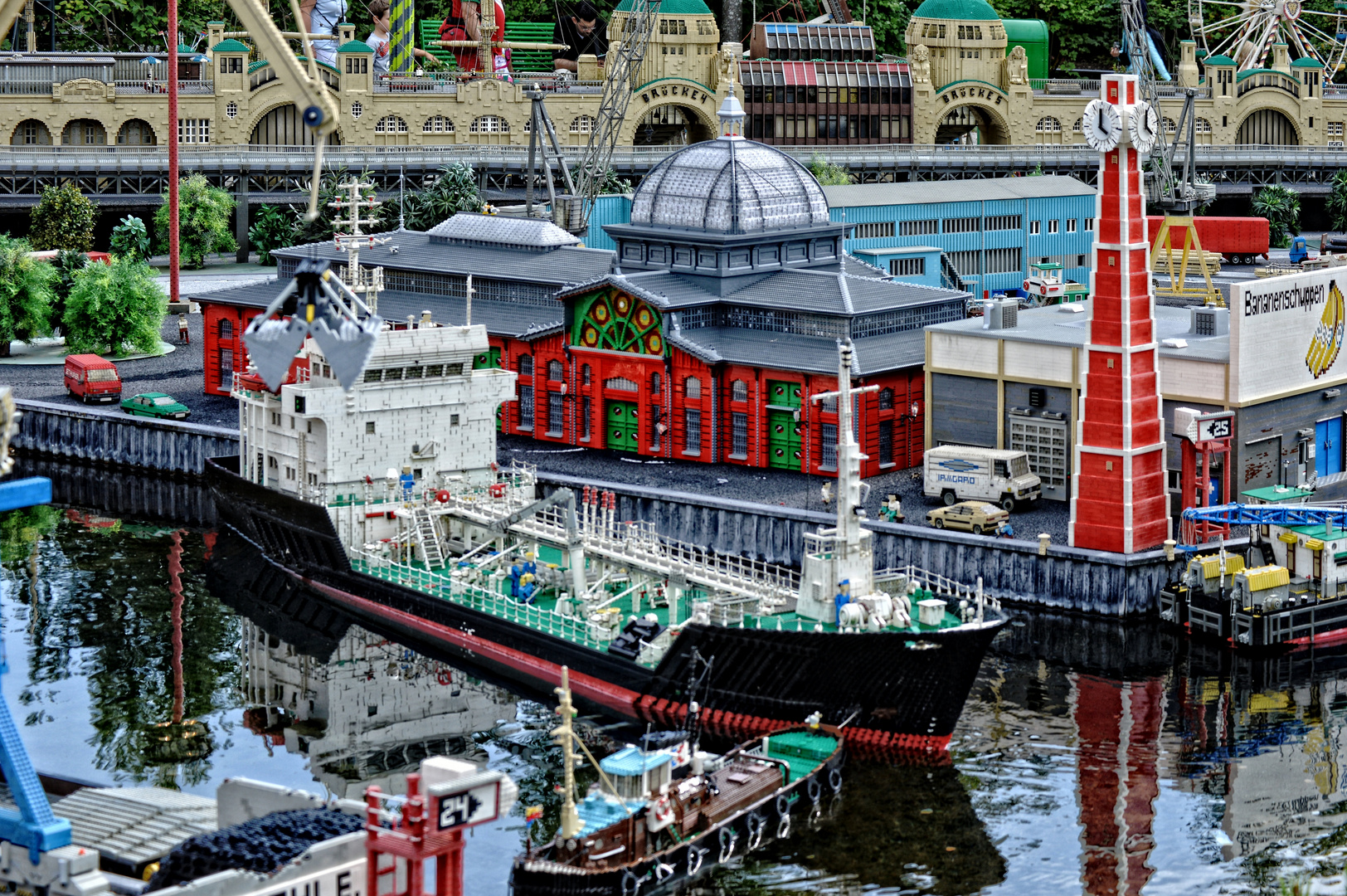 Bild 2 Gespiegeltes Im Legoland Deutschland Resort In Nurnberg Foto Bild Reportage Dokumentation Deutschland Europe Bilder Auf Fotocommunity
