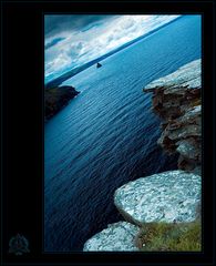 Bild mit Wasser, Felsen, Gras und schiefen Horizont