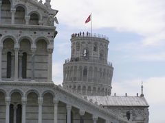 Bildausschnitt: Kathedrale mit schiefen Turm