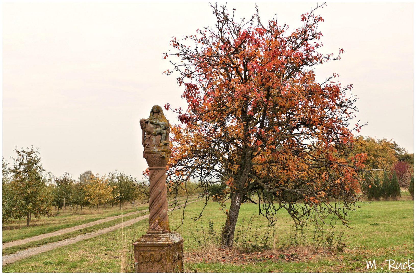 Bildstock am Rande des Weges ,