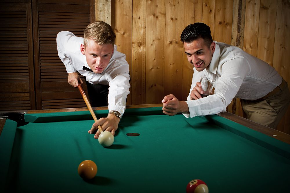 Billard-Match unter Freunden