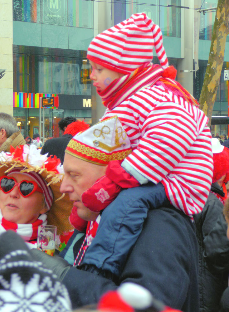 Billiger Logenplatz auf den Schultern