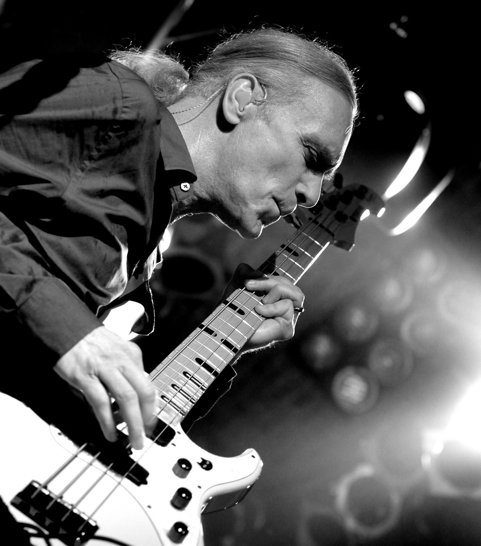 Billy Sheehan (MR. BIG)