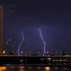 Biltze über der Kniebrücke Düsseldorf