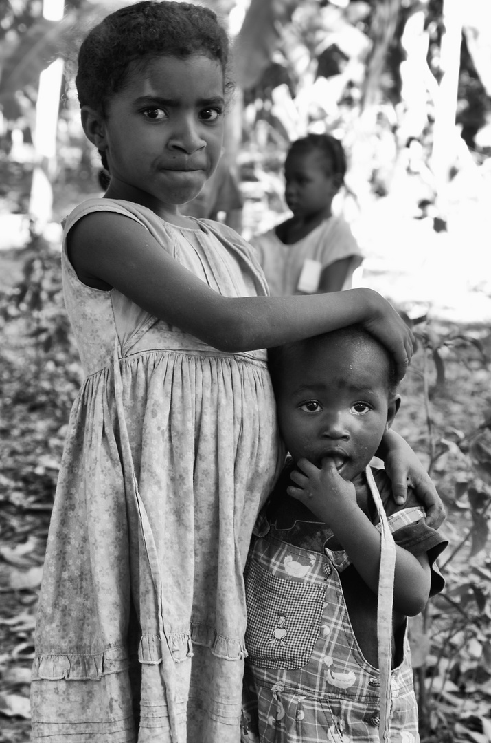 Bimbi nella foresta di Kizimbani (Zanzibar)