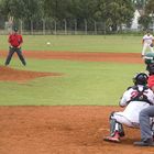 Bin mal gespannt wer den Ball kriegt, Catcher oder Batter