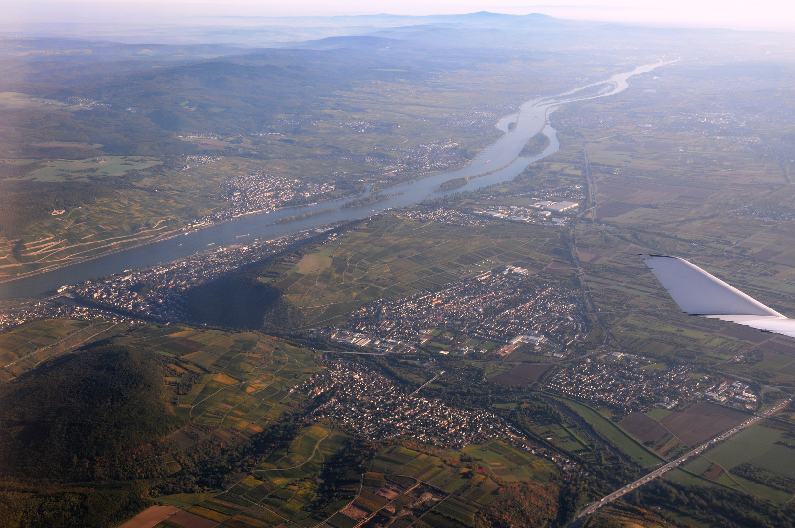 Bingen - in Blickrichtung Mainz - stromaufwärts