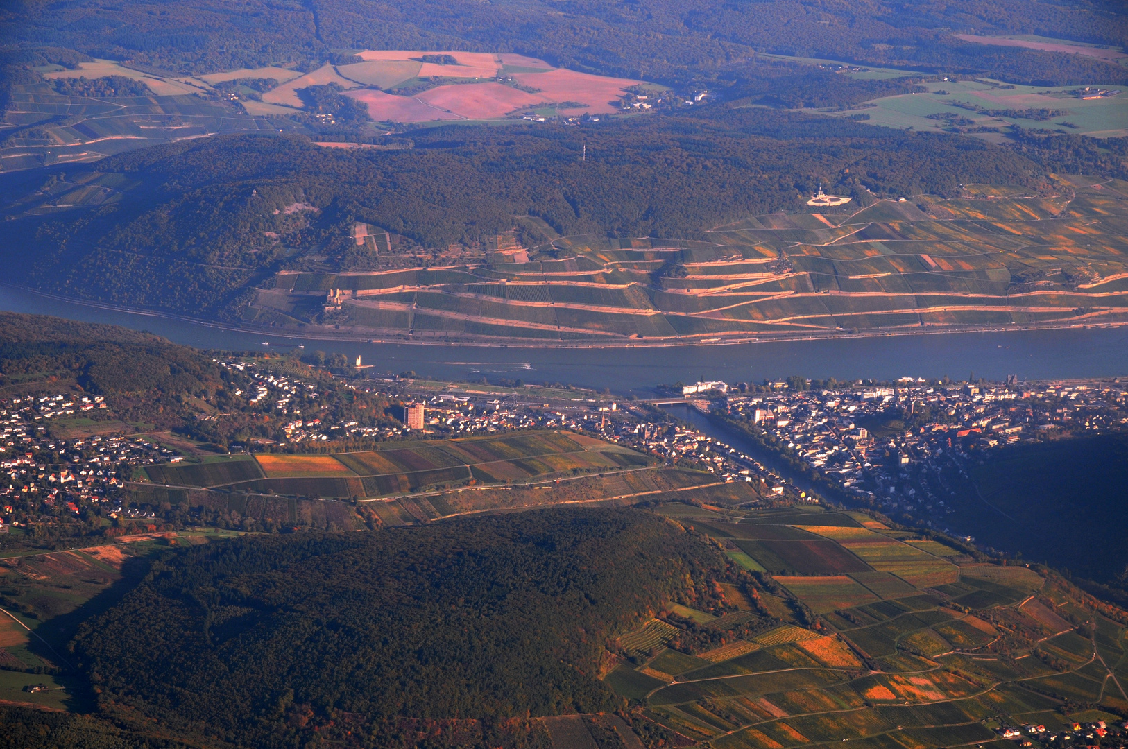 Bingen mit Niederwalddenkmal, Mäuseturm etc.