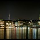 Binnenalster bei Nacht mit Blick auf den Ballindamm