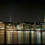 Binnenalster bei Nacht mit Blick auf den Ballindamm